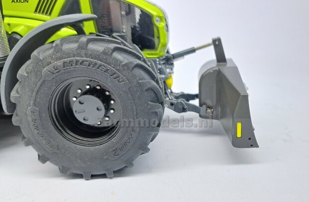 BOUWKIT: SUER 2400kg SCHUIFGEWICHT  85.5mm breed. Resin JOHN DEERE GROEN GESPOTEN + Kunststof Trekhaak ALUMINIUM Gespoten + diverse stickers o.a. SLIJTPLAAT + 2x pinnen 1:32