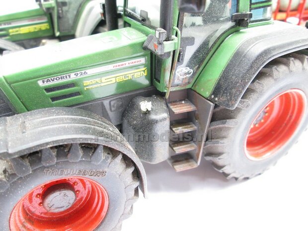 Opbergkist  32.4mm x 14.2mm x 15.3mm  Materiaal RESIN BLANK Geleverd  1:32    