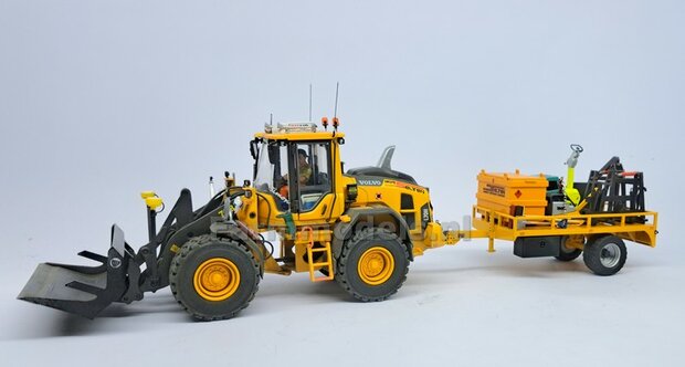 Opbergkist  30.4mm x 15.2mm x 15.1mm Incl. OPHANGBEUGEL Materiaal Resin, de kist wordt RVS CHROOM Gespoten Geleverd  1:32    