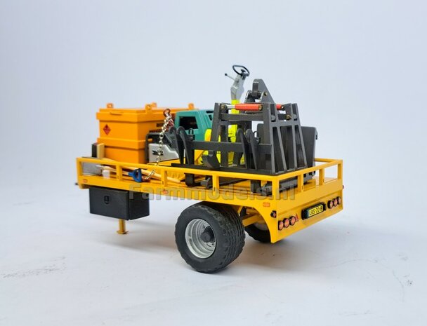 Opbergkist  30.4mm x 15.2mm x 15.1mm Incl. OPHANGBEUGEL Materiaal Resin, de kist wordt RVS CHROOM Gespoten Geleverd  1:32    