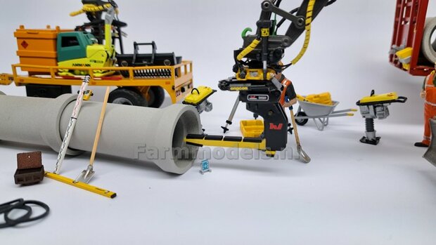 BOUWKIT: VERACHTERT (RIOOL-) BUIZENLEGGER  Beweegbaar met S60 Koppeling. Materiaal: Resin op KLEUR Gespoten incl. Verachtert Pr&eacute;-Cut Stickers geleverd 1:32 