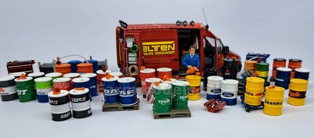 2x TAMOIL OLIEDRUMS + 3x losse doppen OLIEDRUMS Resin LEMKEN BLAUW gespoten geleverd + TAMOIL Pr&eacute;-Cut Decal stickersets 1:32