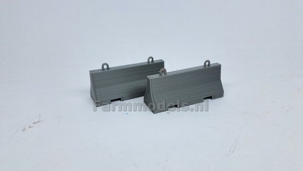 2x (BETONNEN) BARRIERS &quot;NEW LOOK&quot; + 4x OPHANGOGEN Materiaal KUNSTSTOF, BLANK Geleverd  1:32    