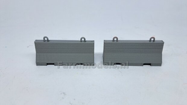 2x (BETONNEN) BARRIERS &quot;NEW LOOK&quot; + 4x OPHANGOGEN Materiaal KUNSTSTOF, BLANK Geleverd  1:32    