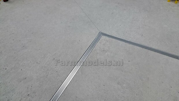 8mm x 300mm (2stuks): RVS/STALEN VLOERGOOT STICKERS  afmeting 8mm x 300mm  1:32 