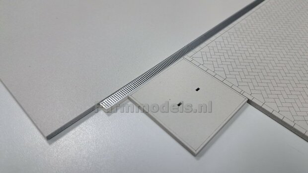 8mm x 300mm (8stuks): RVS/STALEN VLOERGOOT STICKERS  afmeting 8mm x 300mm  1:32 