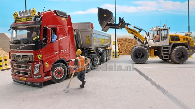 8mm x 300mm (8stuks): RVS/STALEN VLOERGOOT STICKERS  afmeting 8mm x 300mm  1:32 