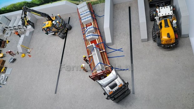 30 x 60cm: BETON FOLIE "USED CONCRETE" met ECHT BETON RELI&Euml;F afmeting ruim 30cm x 60cm 1:32 