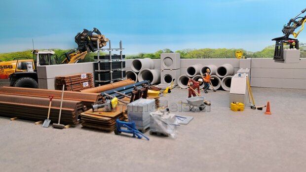 60 x 120cm: BETON FOLIE "USED CONCRETE" met ECHT BETON RELI&Euml;F afmeting ruim 60cm x 120cm 1:32 