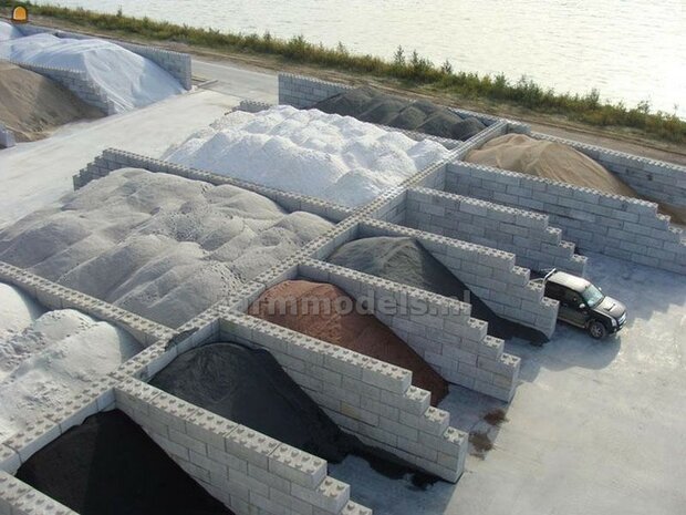 2x STAPELBLOK 1x2 NOKKEN   Afmeting blok: 12.5 x 25 x 25mm   Materiaal GRIJS KUNSTSTOF, CONCRETE BETONLOOK Gespoten geleverd  1:32    