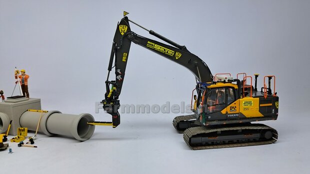 2x HYDRAULIEK &quot;VROUW&quot; met KOGELKRAAN ENKEL, stand DICHT met BESCHERMKAP ROOD  Materiaal Resin ALUMINIUM met ROOD gespoten geleverd  1:32    