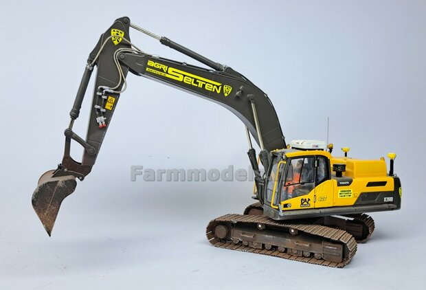 2x HYDRAULIEK &quot;VROUW&quot; met KOGELKRAAN DUBBEL, stand DICHT met BESCHERMKAP Materiaal RESIN BLANK geleverd  1:32    