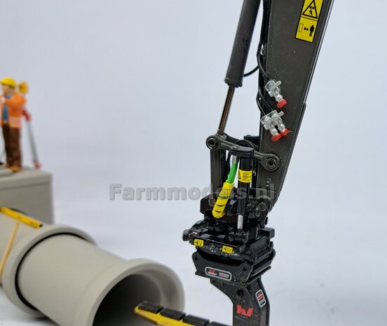 2x HYDRAULIEK &quot;VROUW&quot; met KOGELKRAAN DUBBEL, stand OPEN  Materiaal RESIN BLANK geleverd  1:32    