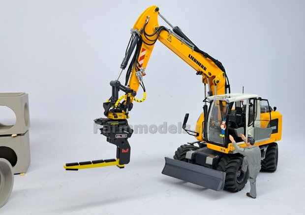 2x HYDRAULIEK &quot;VROUW&quot; met KOGELKRAAN DUBBEL, stand OPEN  Materiaal RESIN BLANK geleverd  1:32    