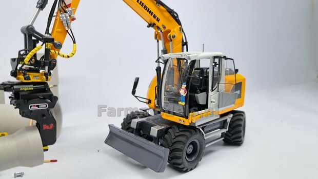 2x HYDRAULIEK &quot;VROUW&quot; met KOGELKRAAN, 1x ENKEL + 1x DUBBEL, stand OPEN  Materiaal RESIN BLANK geleverd  1:32    