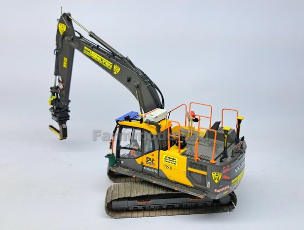 5x HYDRAULIEK &quot;VROUW&quot; met KOGELKRAAN ENKEL, stand OPEN   Materiaal Resin ALUMINIUM gespoten geleverd  1:32    