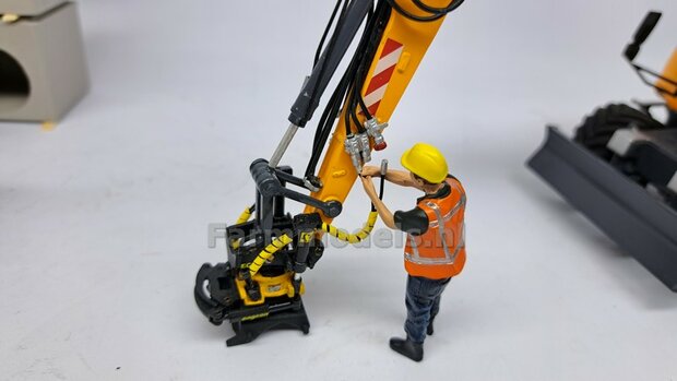 5x HYDRAULIEK &quot;VROUW&quot; met KOGELKRAAN DUBBEL, stand OPEN  Materiaal RESIN BLANK geleverd  1:32    