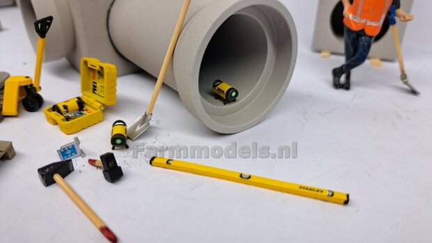 1x RIOOLBUIS BETONLOOK (Binnenmaat 1:1 = &Oslash;1000mm)  Materiaal Resin in BETONLOOK/ CONCRETE Gespoten geleverd  1:32    