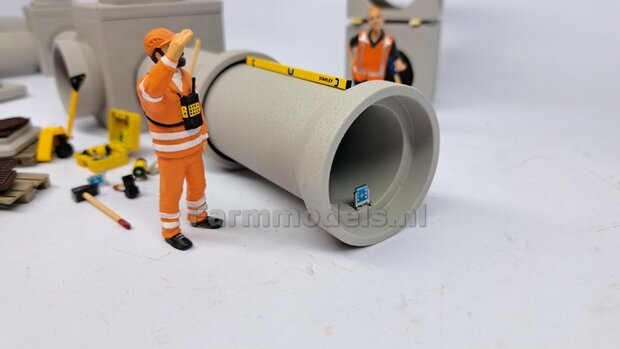 1x RIOOLBUIS BETONLOOK (Binnenmaat 1:1 = &Oslash;1000mm)  Materiaal Resin in BETONLOOK/ CONCRETE Gespoten geleverd  1:32    