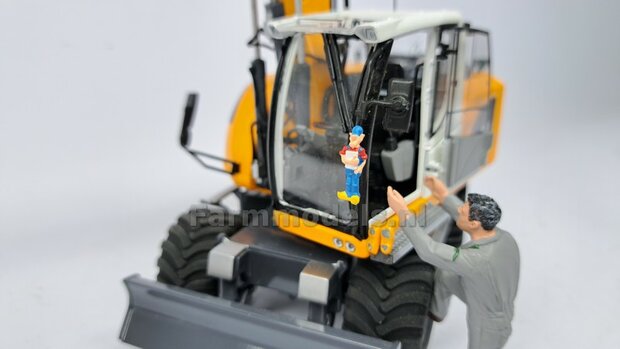 BOUWKIT: VERACHTERT (RIOOL-) BUIZENLEGGER  Beweegbaar met CW30 Koppeling. Materiaal: Resin op KLEUR Gespoten incl. Verachtert Pr&eacute;-Cut Stickers geleverd 1:32 