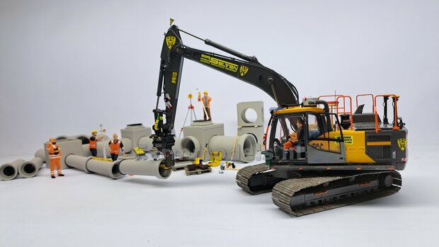 BOUWKIT: VERACHTERT (RIOOL-) BUIZENLEGGER  Beweegbaar met S70 Koppeling. Materiaal: Resin op KLEUR Gespoten geleverd incl. Verachtert Pr&eacute;-Cut Stickers geleverd 1:32  