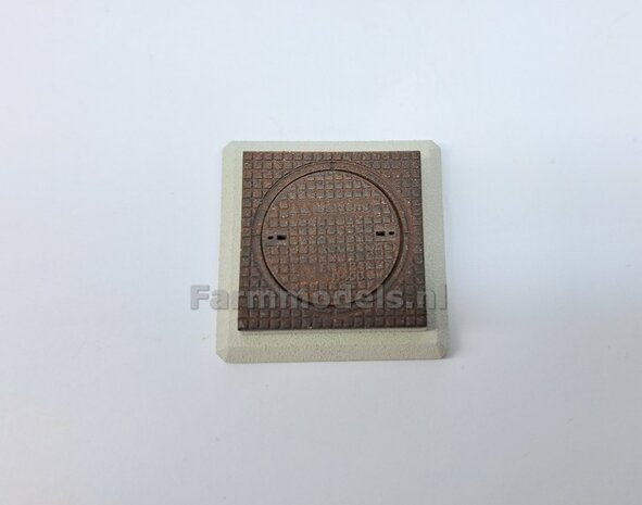 1x PUTAFDEKKING Universeel: (Betonnen) AFDEKKING, PUTRAND en PUTDEKSEL Universeel Materiaal RESIN, BLANK Geleverd  1:32    