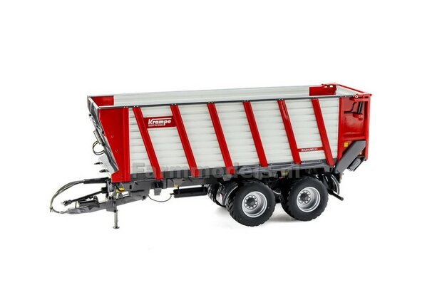 Krampe Radium 830 silagewagen met doseerwalsen 1:32 Universal Hobbies 6866    