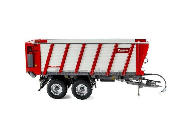 Krampe Radium 830 silagewagen met doseerwalsen 1:32 Universal Hobbies 6866    