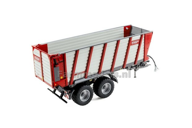 Krampe Radium 830 silagewagen met doseerwalsen 1:32 Universal Hobbies 6866    