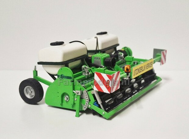 BOUWKIT: 2x VLOEISTOF TANKS met MONTAGE FRAMES t.b.v. AVR MULTIVATOR HD frontfrees  LET OP: BLANK geleverd, zelf in kleur zetten 1:32  LEVERBAAR NOVEMBER 2025