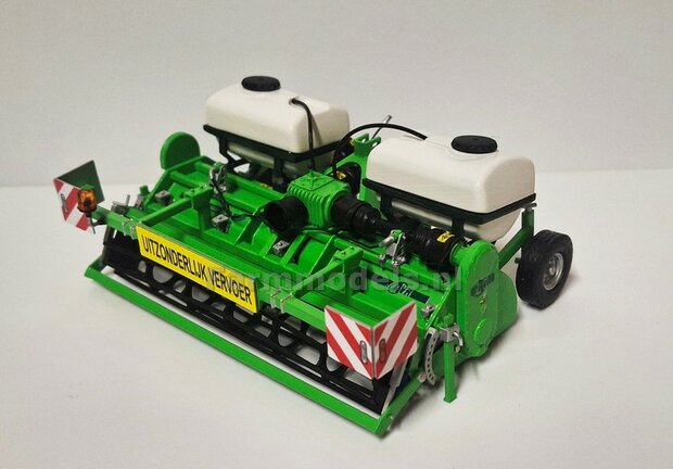 BOUWKIT: 2x VLOEISTOF TANKS met MONTAGE FRAMES t.b.v. AVR MULTIVATOR HD frontfrees  LET OP: BLANK geleverd, zelf in kleur zetten 1:32  LEVERBAAR NOVEMBER 2025