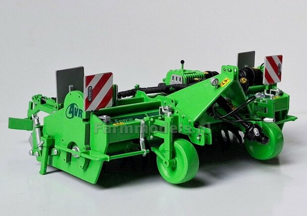 4x BREEDTESCHILDEN met verlichting t.b.v. AVR GeForce incl. Pr&eacute;-Cut decals  LET OP: BLANK geleverd, zelf in kleur zetten 1:32  LEVERBAAR NOVEMBER 2025