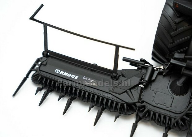 Krone BiG-X 1180 25 Years Born to perform AGRITECHNICA 2025 Lim. Ed. + XCollect 900-3 en EasyFlow 300 S  1:32 ROS601734     NB2B