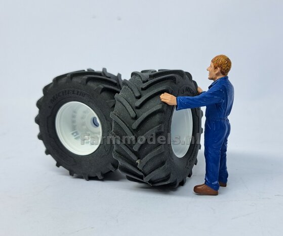&Oslash; 54.8 x 25.8 mm: CASE-STEYR-NH: 2x Michelin Axiobib2 Banden + Resin Velgen WIT GLANS gespoten geleverd 1:32  Farmmodels Prem. Line Series 