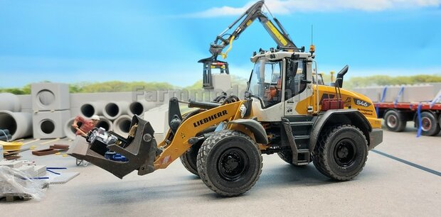 001. Liebherr 546 shovel van AT verbouwd 1:32