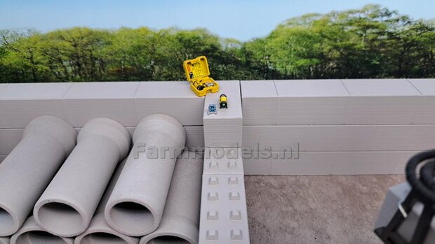 10x STAPELBLOK 4x2 VLAK Afm. blok: 50 x 25 x 25mm  Mat. GRIJS KUNSTSTOF CONCRETE BETONLOOK Gespoten  1:32   NB2B 