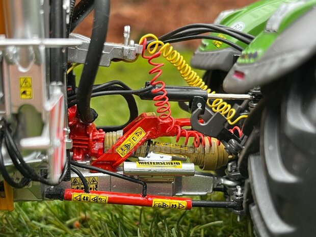 VOORBEELD FOTO'S:  VMR Veenhuis Profiline 29.000 Tridem-asser verbouwd 1:32