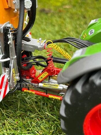 VOORBEELD FOTO'S:  VMR Veenhuis Profiline 29.000 Tridem-asser verbouwd 1:32