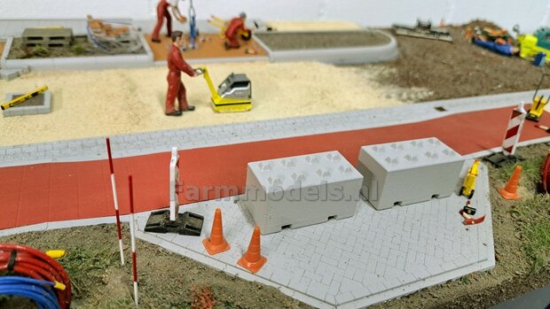 2x BETONBLOK/ STAPELBLOK 4x2 met NOKKEN, ook gebruikt als BARRIERS  Mat: KUNSTSTOF, BETONLOOK Gespoten geleverd 1:32 NB2B    