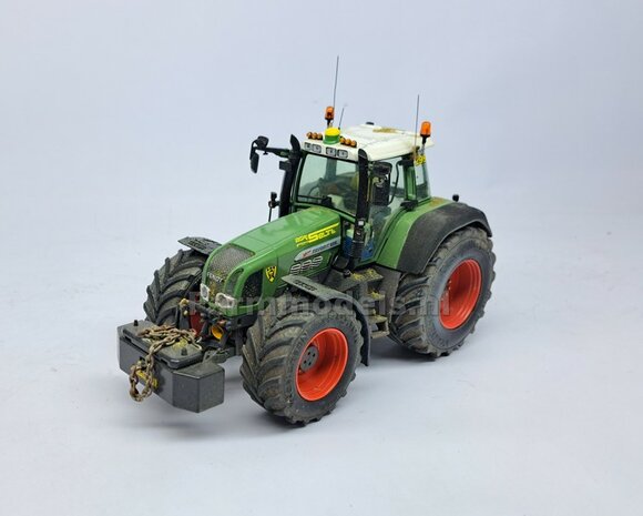 &Oslash; 51.8 x 23.7 mm: Fendt 926/930 WeiseToys: 2x Brede Vooras banden + velgen FENDT ROOD geleverd 1:32 Farmmodels Custom Line Series