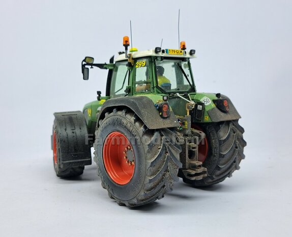 &Oslash; 51.8 x 23.7 mm: Fendt 926/930 WeiseToys: 2x Brede Vooras banden + velgen FENDT ROOD geleverd 1:32 Farmmodels Custom Line Series