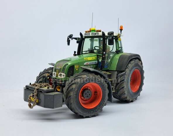 &Oslash; 51.8 x 23.7 mm: Fendt 926/930 WeiseToys: 2x Brede Vooras banden + velgen FENDT ROOD geleverd 1:32 Farmmodels Custom Line Series