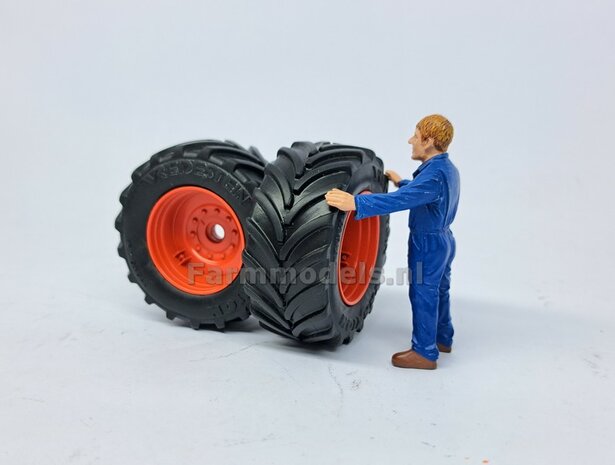 &Oslash; 51.8 x 23.7 mm: Fendt 926/930 WeiseToys: 2x Brede Vooras banden + velgen FENDT ROOD geleverd 1:32 Farmmodels Custom Line Series