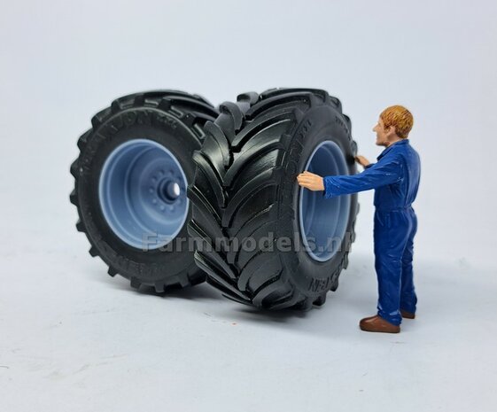 &Oslash; 65.6 x 28.5 mm: Fendt 926/930 WeiseToys: 2x Brede Achteras banden + velgen BLANK geleverd 1:32 Custom Line Series