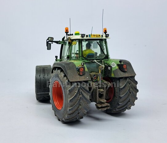 &Oslash; 65.6 x 28.5 mm: Fendt 926/930 WeiseToys: 2x Brede Achteras banden + velgen FENDT ROOD gespoten geleverd 1:32 Custom Line Series
