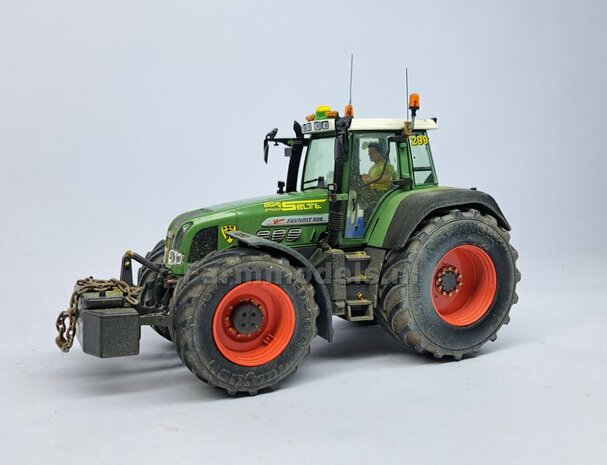&Oslash; 65.6 x 28.5 mm: Fendt 926/930 WeiseToys: 2x Brede Achteras banden + velgen FENDT ROOD gespoten geleverd 1:32 Custom Line Series