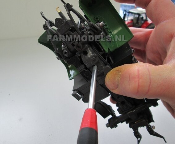 &Oslash; 65.6 x 28.5 mm: Fendt 926/930 WeiseToys: 2x Brede Achteras banden + velgen FENDT ROOD gespoten geleverd 1:32 Custom Line Series