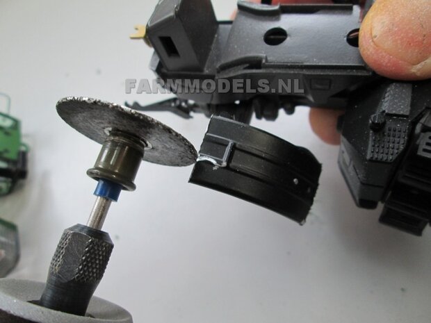 &Oslash; 65.6 x 28.5 mm: Fendt 926/930 WeiseToys: 2x Brede Achteras banden + velgen FENDT ROOD gespoten geleverd 1:32 Custom Line Series