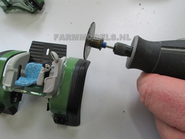 &Oslash; 65.6 x 28.5 mm: Fendt 926/930 WeiseToys: 2x Brede Achteras banden + velgen FENDT ROOD gespoten geleverd 1:32 Custom Line Series