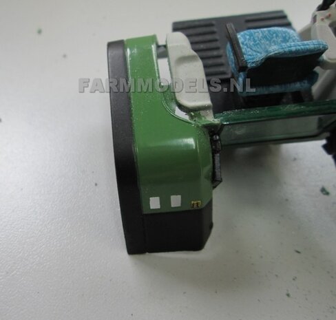 &Oslash; 65.6 x 28.5 mm: Fendt 926/930 WeiseToys: 2x Brede Achteras banden + velgen FENDT ROOD gespoten geleverd 1:32 Custom Line Series